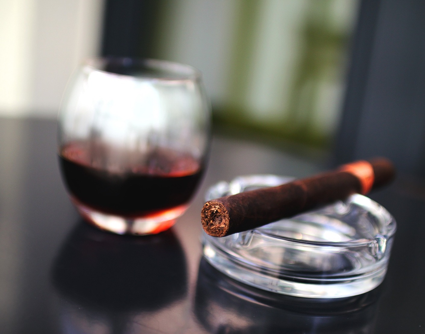 Cigar Wine Image